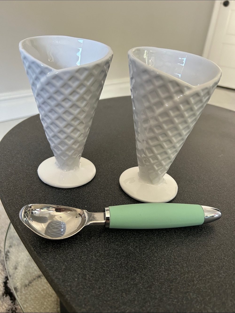 NWOT White Ceramic Waffle-Textured Dessert Cups with Mint Green Scoop